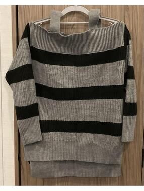 SoHo NY & Co. Jeans Womens Gray / Black Cold Shoulder Striped Sweater Size S